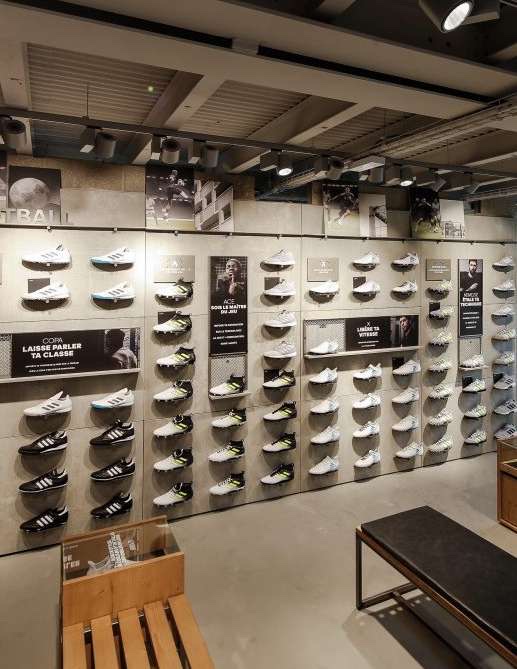 Mobiliario y display de tienda fabricado para Adidas.